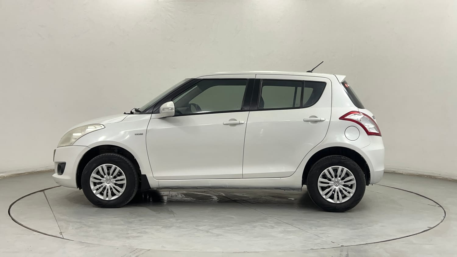 Used 2012 Maruti Suzuki Swift VDi Diesel Manual exterior LEFT SIDE VIEW