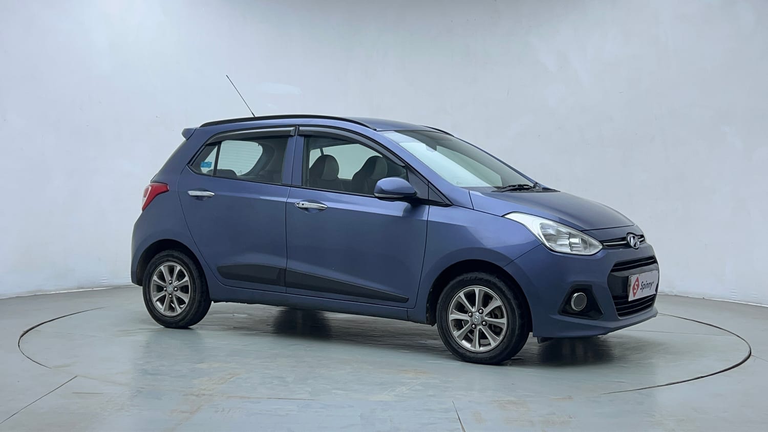 Used 2017 Hyundai Grand i10 Asta AT 1.2 Kappa VTVT (O) Petrol Automatic exterior RIGHT FRONT CORNER VIEW