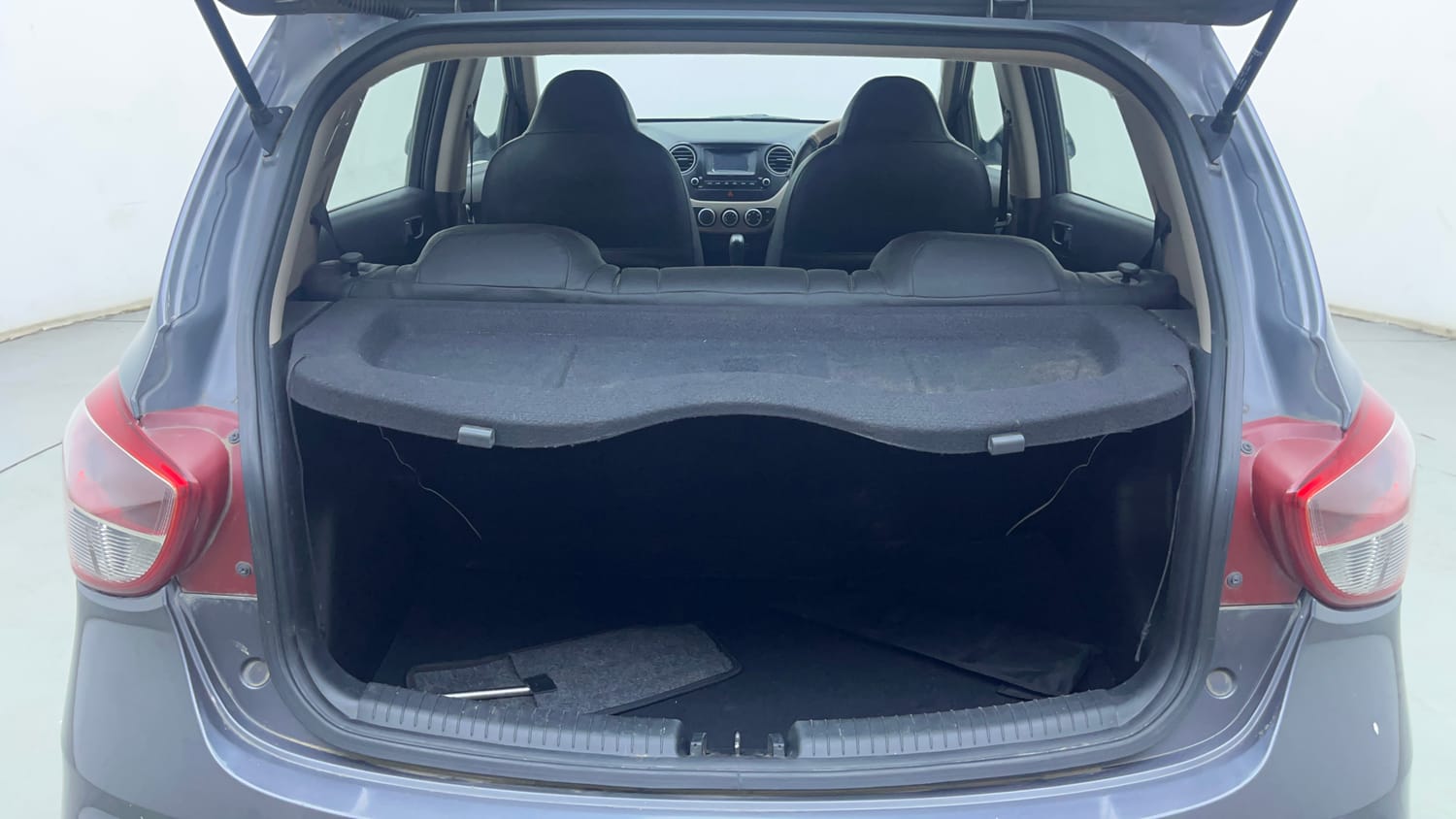 Used 2018 Hyundai Grand i10 Magna AT 1.2 Kappa VTVT Petrol Automatic interior DICKY INSIDE VIEW