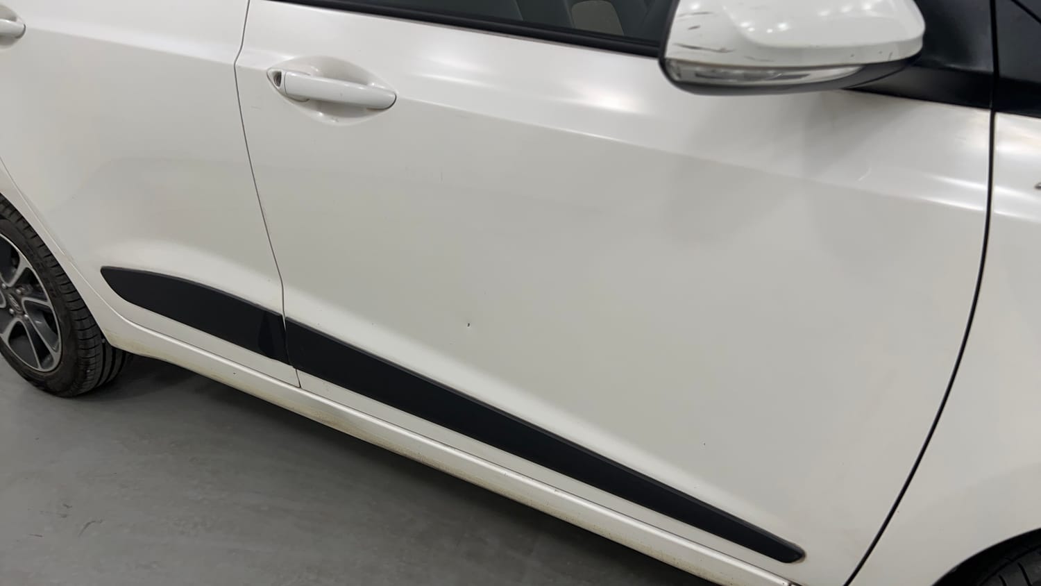 Used 2018 Hyundai Grand i10 Sportz AT 1.2 Kappa VTVT Petrol Automatic dents MINOR DENT