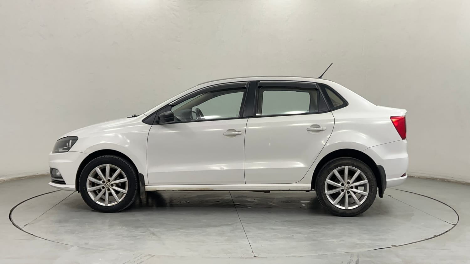Used 2019 Volkswagen Ameo Highline Plus 1.5L AT (D)16 Alloy Diesel Automatic exterior LEFT SIDE VIEW