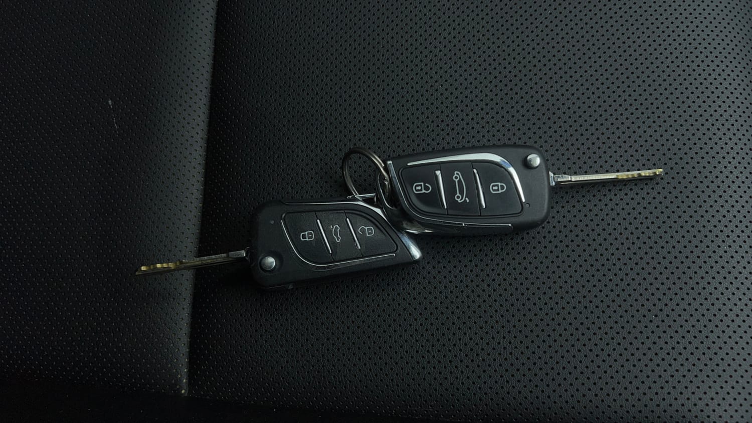 Used 2023 Hyundai i20 Sportz 1.2 IVT Petrol Automatic extra CAR KEY VIEW