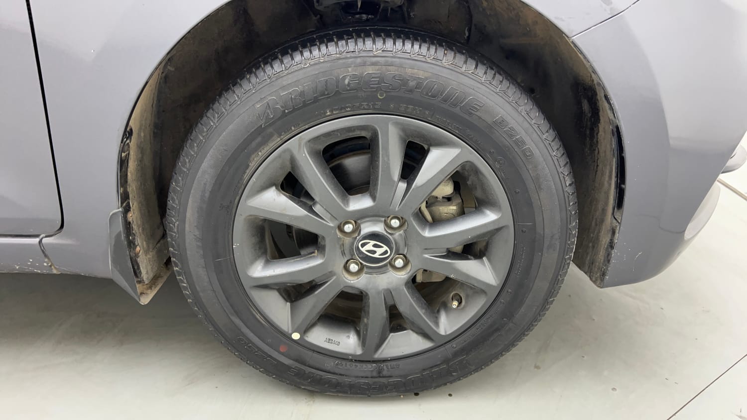 Used 2020 Hyundai Elite i20 Sportz Plus 1.2 Petrol Manual tyres RIGHT FRONT TYRE RIM VIEW
