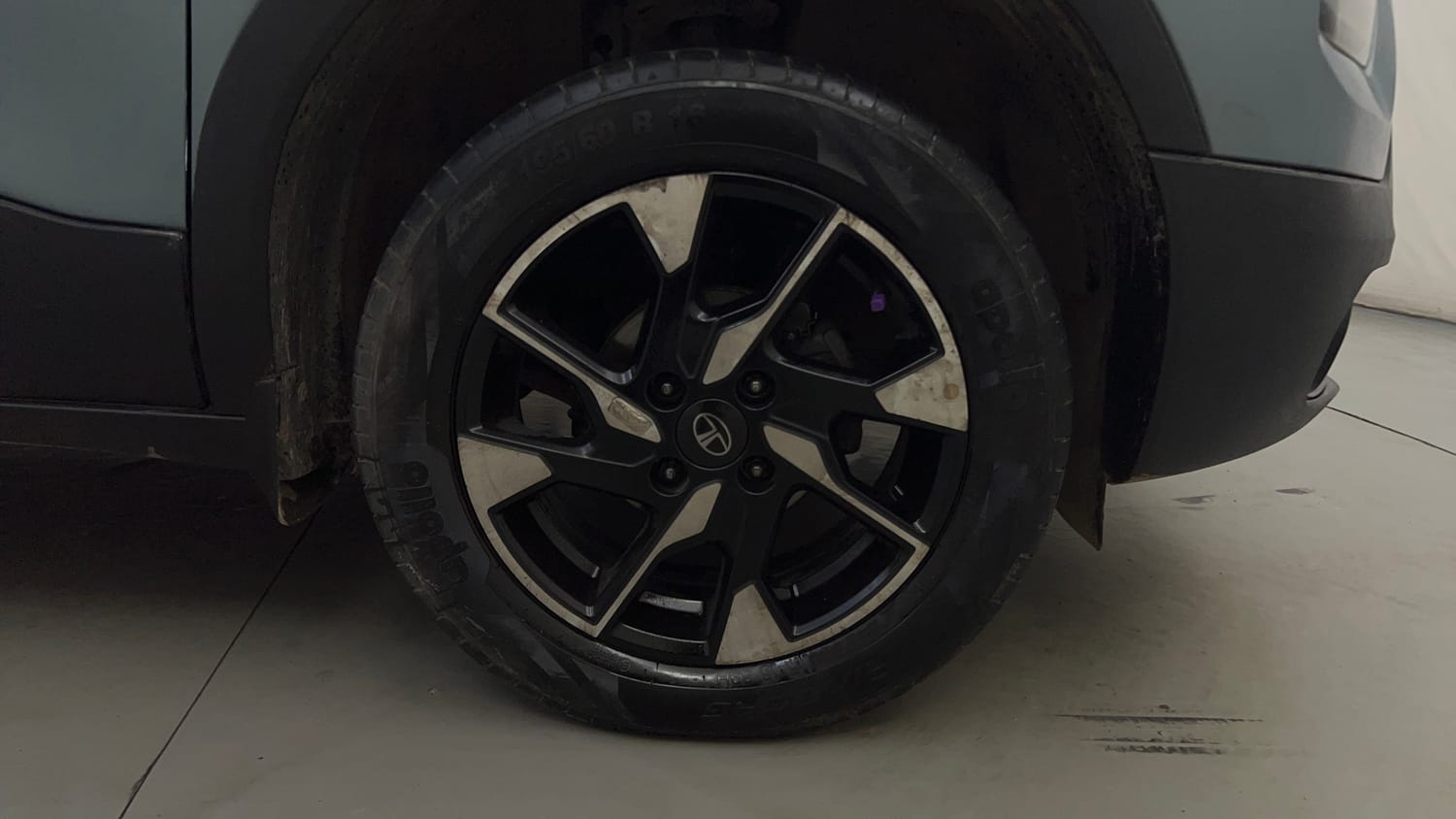 Used 2024 Tata Punch Creative Dual Tone AMT Petrol Automatic tyres RIGHT FRONT TYRE RIM VIEW