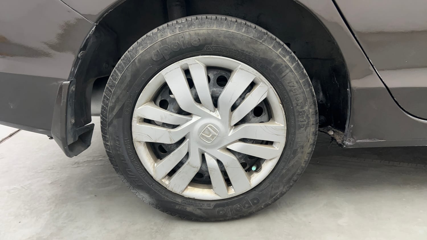Used 2015 Honda City SV CVT Petrol Automatic tyres RIGHT REAR TYRE RIM VIEW