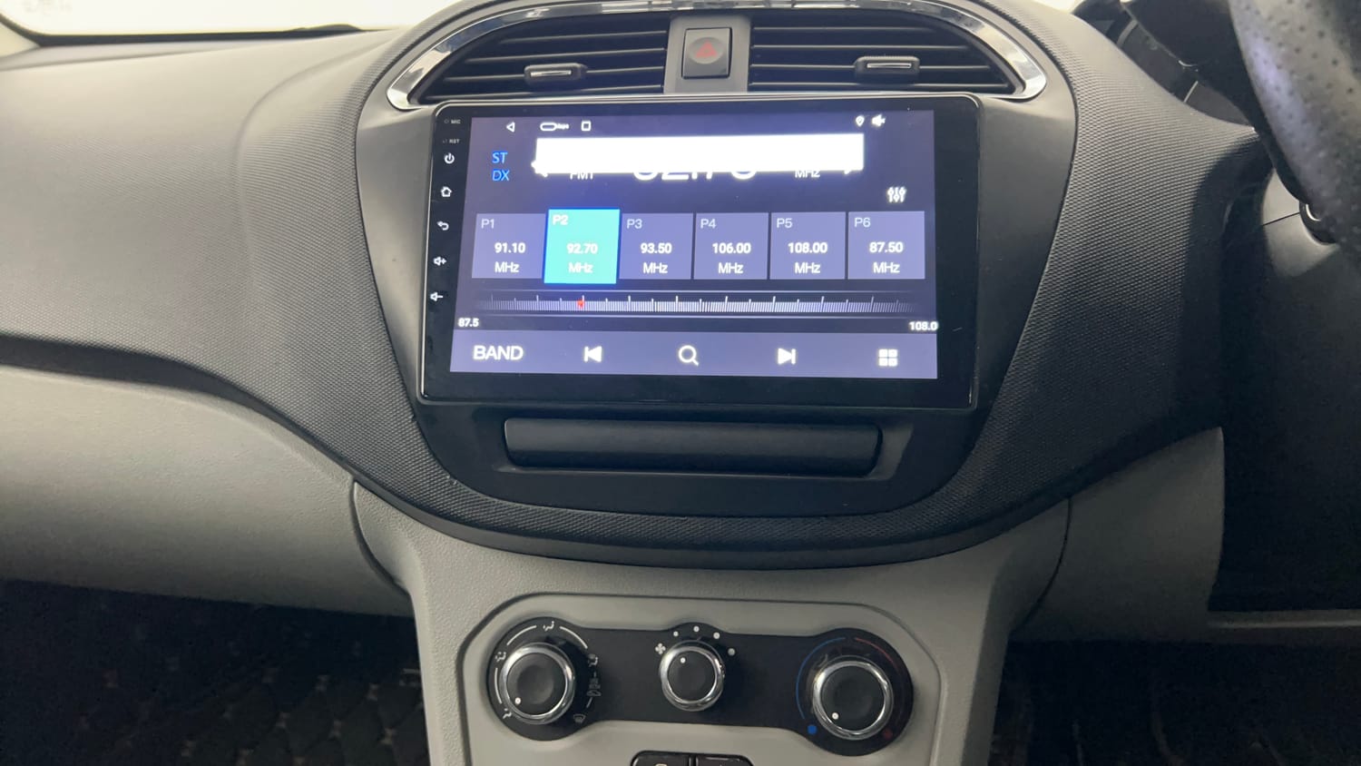 Used 2024 Tata Tiago XT Petrol Manual interior MUSIC SYSTEM & AC CONTROL VIEW