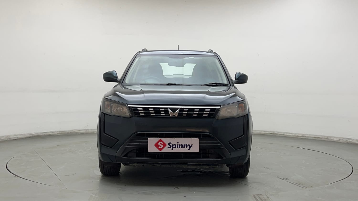 Used 2022 Mahindra XUV 300 W6 1.2 Petrol Petrol Manual exterior FRONT VIEW