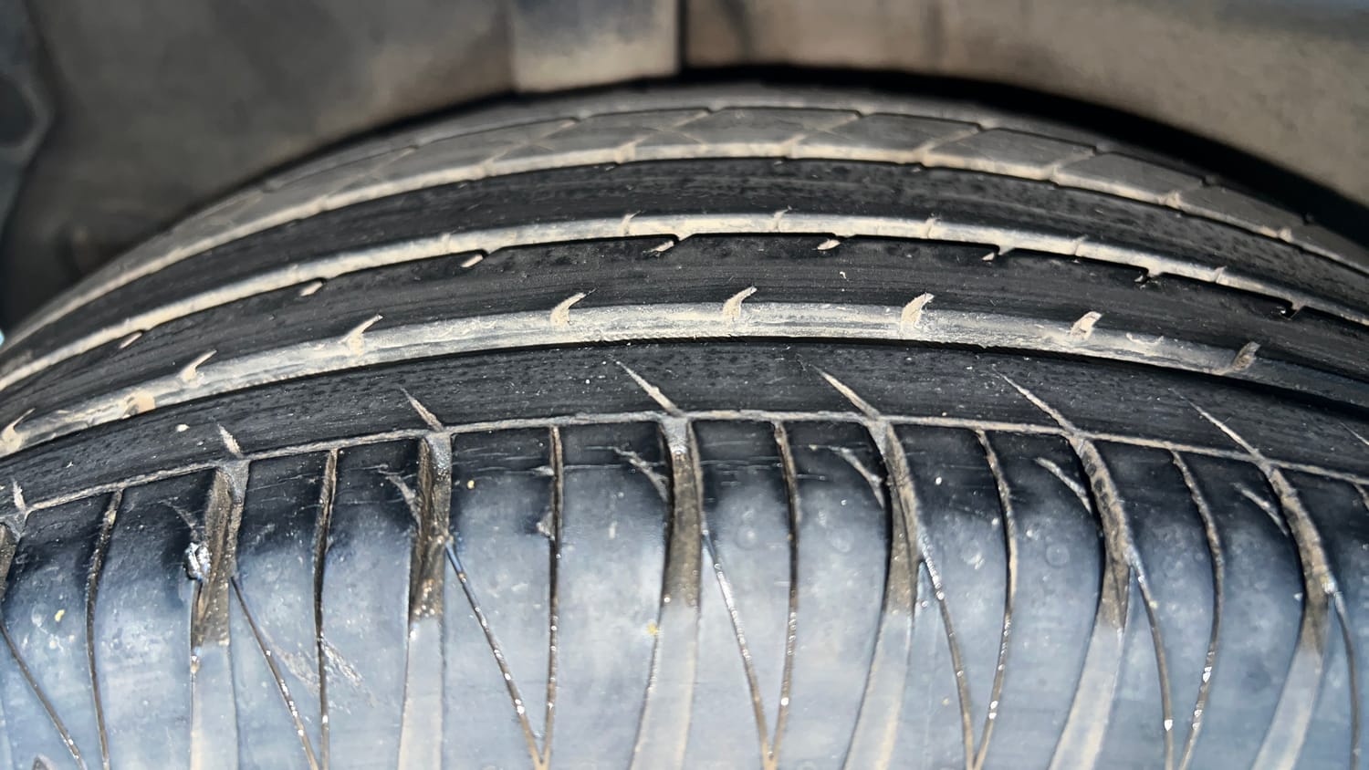 Used 2020 Kia Sonet GTX Plus 1.5 Diesel Manual tyres RIGHT REAR TYRE TREAD VIEW