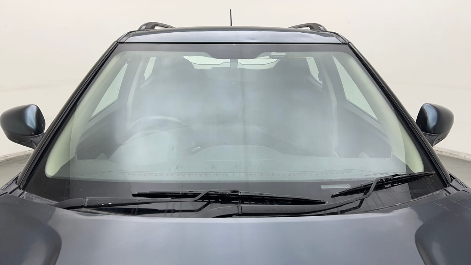 Used 2022 Mahindra XUV 300 W6 1.2 Petrol Petrol Manual exterior FRONT WINDSHIELD VIEW