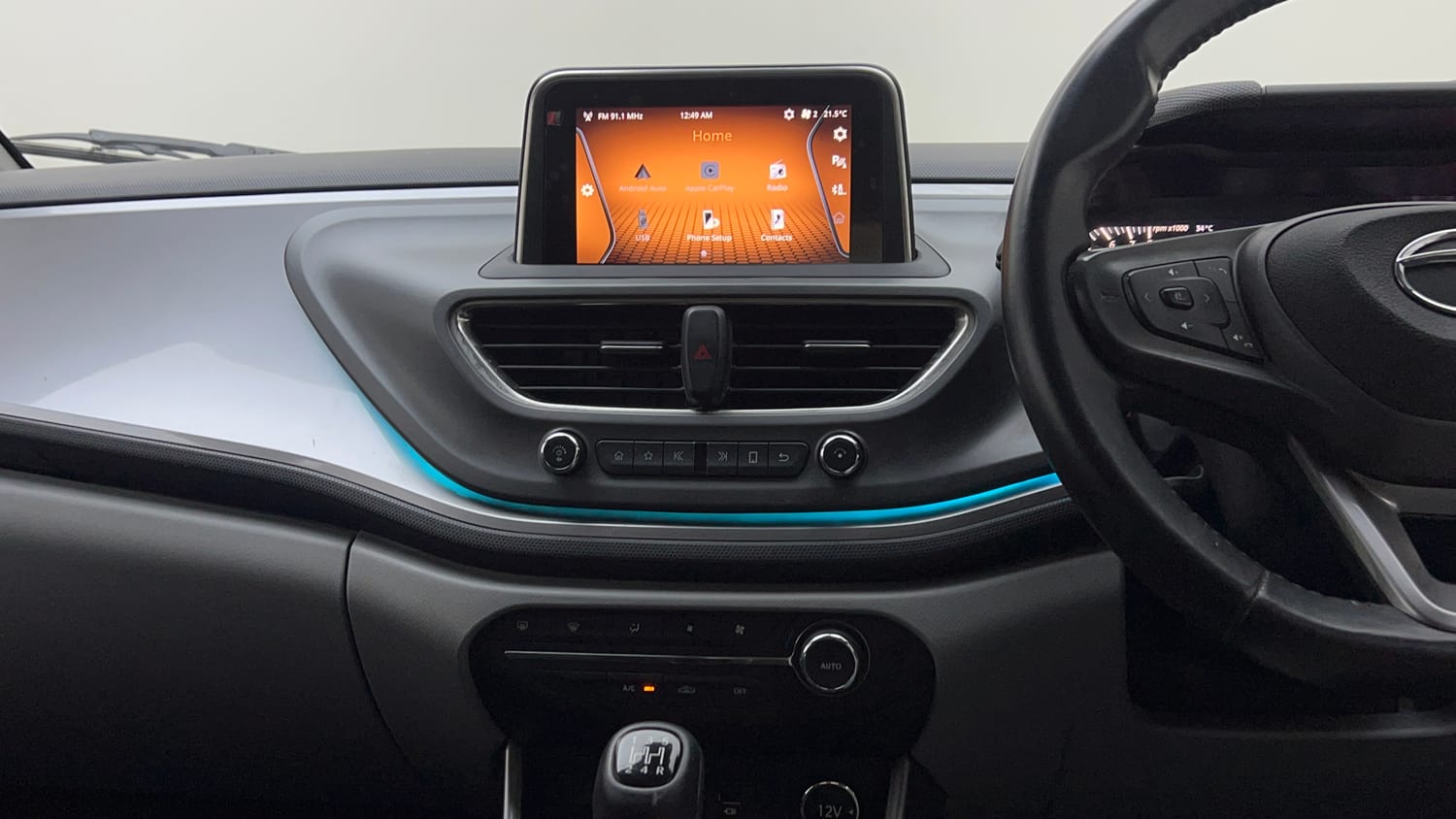 Used 2020 Tata Altroz XZ Petrol Petrol Manual interior MUSIC SYSTEM & AC CONTROL VIEW