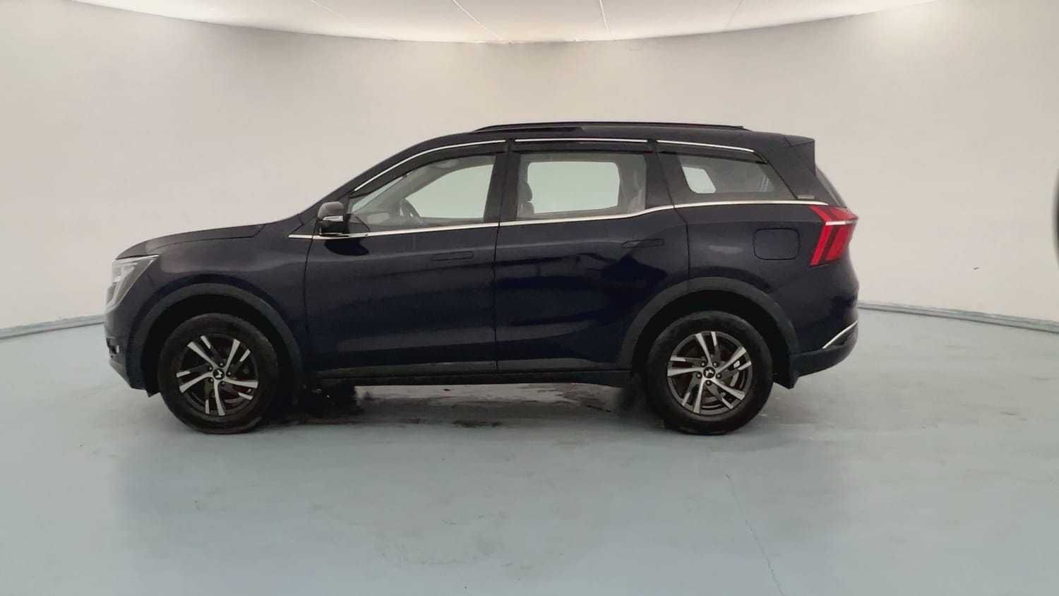 Used 2023 Mahindra XUV700 AX 3 Diesel MT 7 STR Diesel Manual exterior LEFT SIDE VIEW