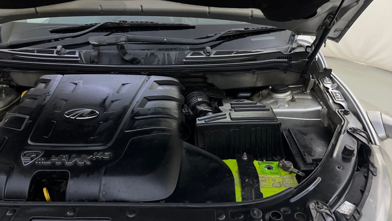 Used 2016 Mahindra XUV500 W10 AT Diesel Automatic engine ENGINE LEFT SIDE HINGE & APRON VIEW