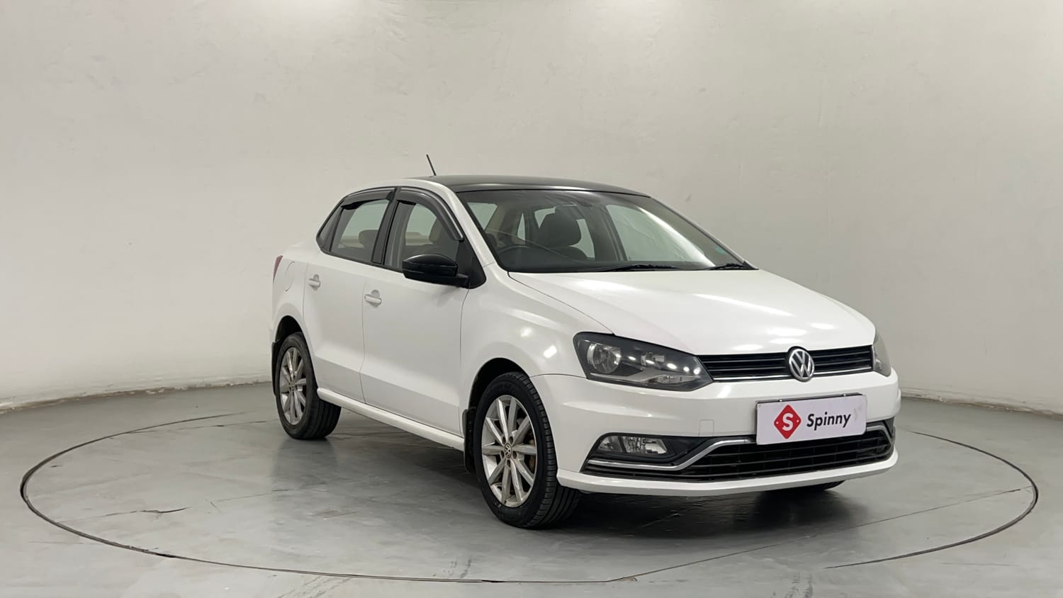 Used 2019 Volkswagen Ameo Highline Plus 1.5L AT (D)16 Alloy Diesel Automatic exterior RIGHT FRONT CORNER VIEW