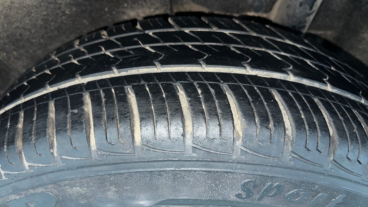 Used 2018 maruti-suzuki Vitara Brezza VDi AGS Diesel Automatic tyres LEFT REAR TYRE TREAD VIEW
