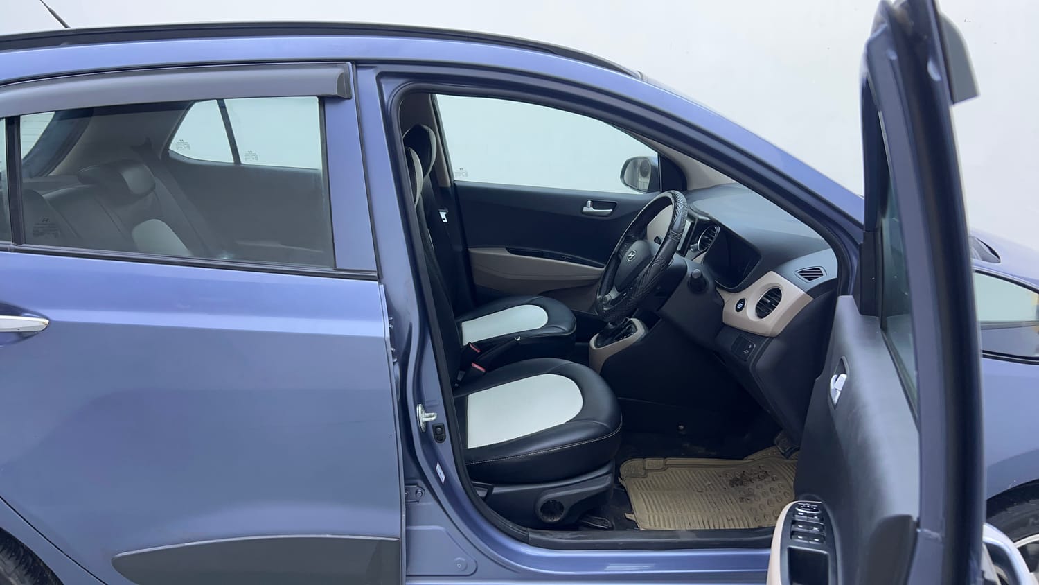 Used 2017 Hyundai Grand i10 Asta AT 1.2 Kappa VTVT (O) Petrol Automatic interior RIGHT SIDE FRONT DOOR CABIN VIEW