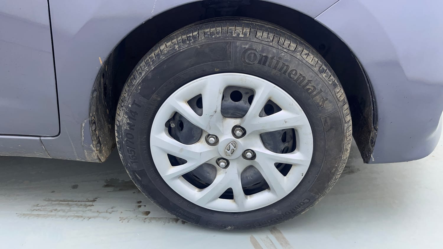 Used 2018 Hyundai Grand i10 Magna AT 1.2 Kappa VTVT Petrol Automatic tyres RIGHT FRONT TYRE RIM VIEW