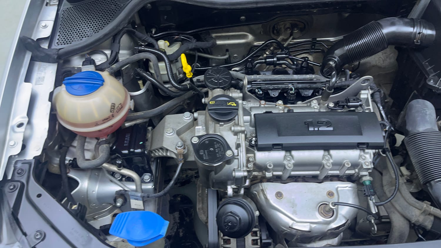 Used 2015 Volkswagen Polo Trendline 1.2L (P) Petrol Manual engine ENGINE RIGHT SIDE VIEW