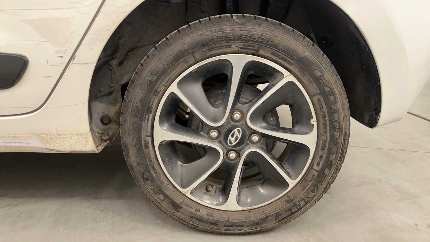 Used 2018 Hyundai Grand i10 Sportz AT 1.2 Kappa VTVT Petrol Automatic tyres LEFT REAR TYRE RIM VIEW