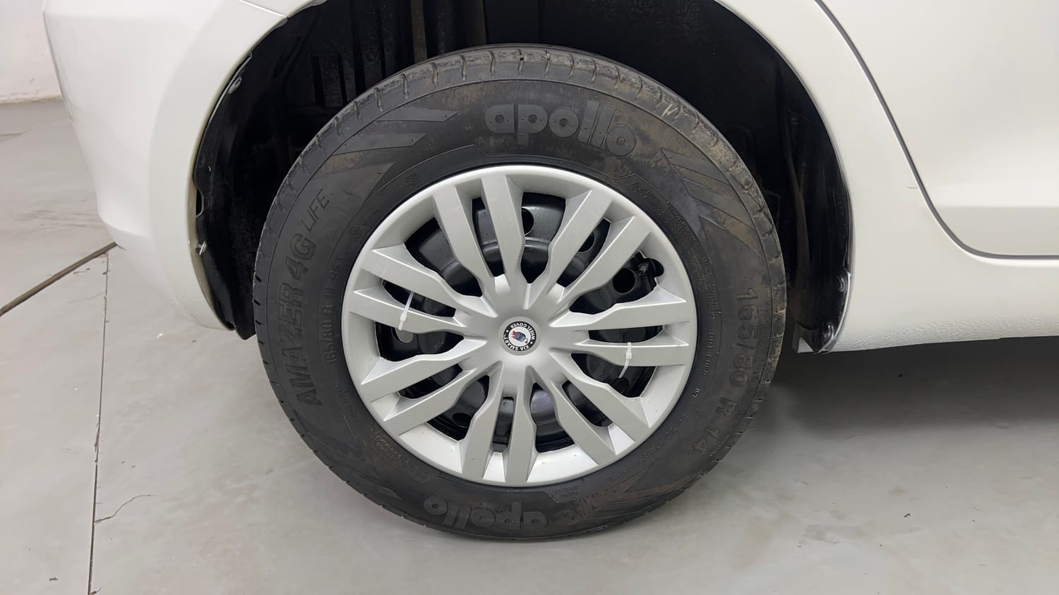 Used 2012 Maruti Suzuki Swift VDi Diesel Manual tyres RIGHT REAR TYRE RIM VIEW