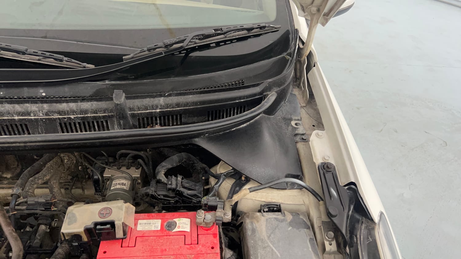 Used 2018 Hyundai Elite i20 Magna Executive 1.2 Petrol Manual engine ENGINE LEFT SIDE HINGE & APRON VIEW