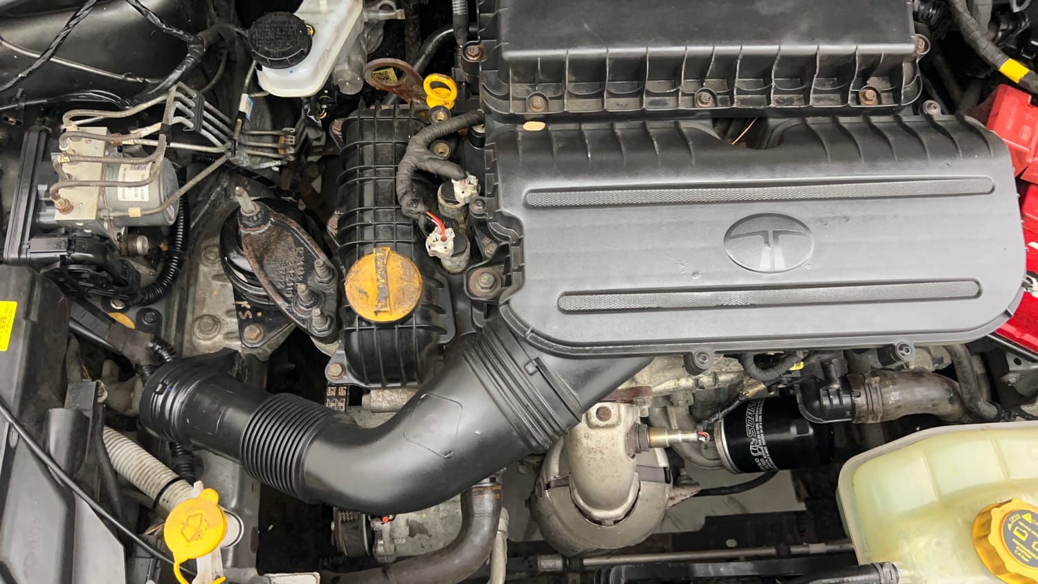 Used 2024 Tata Tiago XT Petrol Manual engine ENGINE RIGHT SIDE VIEW