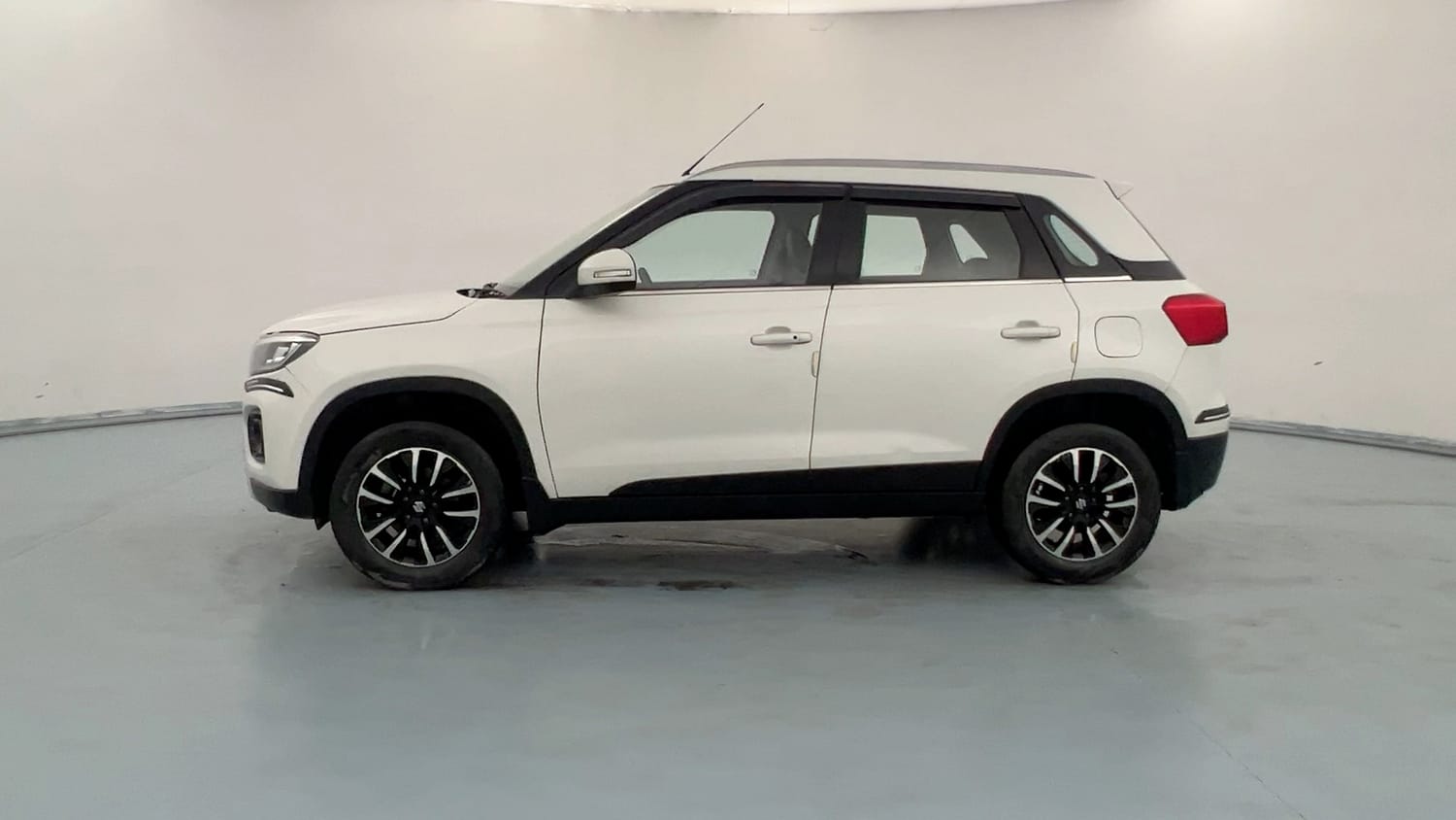 Used 2020 maruti-suzuki Vitara Brezza ZXi Plus Petrol Manual exterior LEFT SIDE VIEW