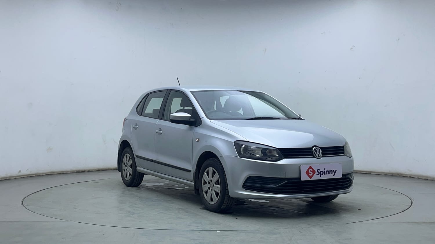 Used 2015 Volkswagen Polo Trendline 1.2L (P) Petrol Manual exterior RIGHT FRONT CORNER VIEW