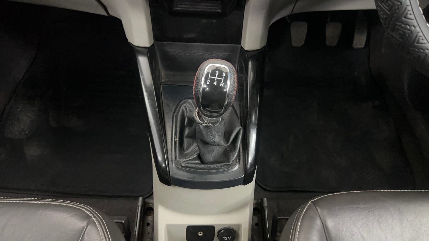 Used 2015 Ford EcoSport Trend 1.5 TDCi Diesel Manual interior GEAR  KNOB VIEW