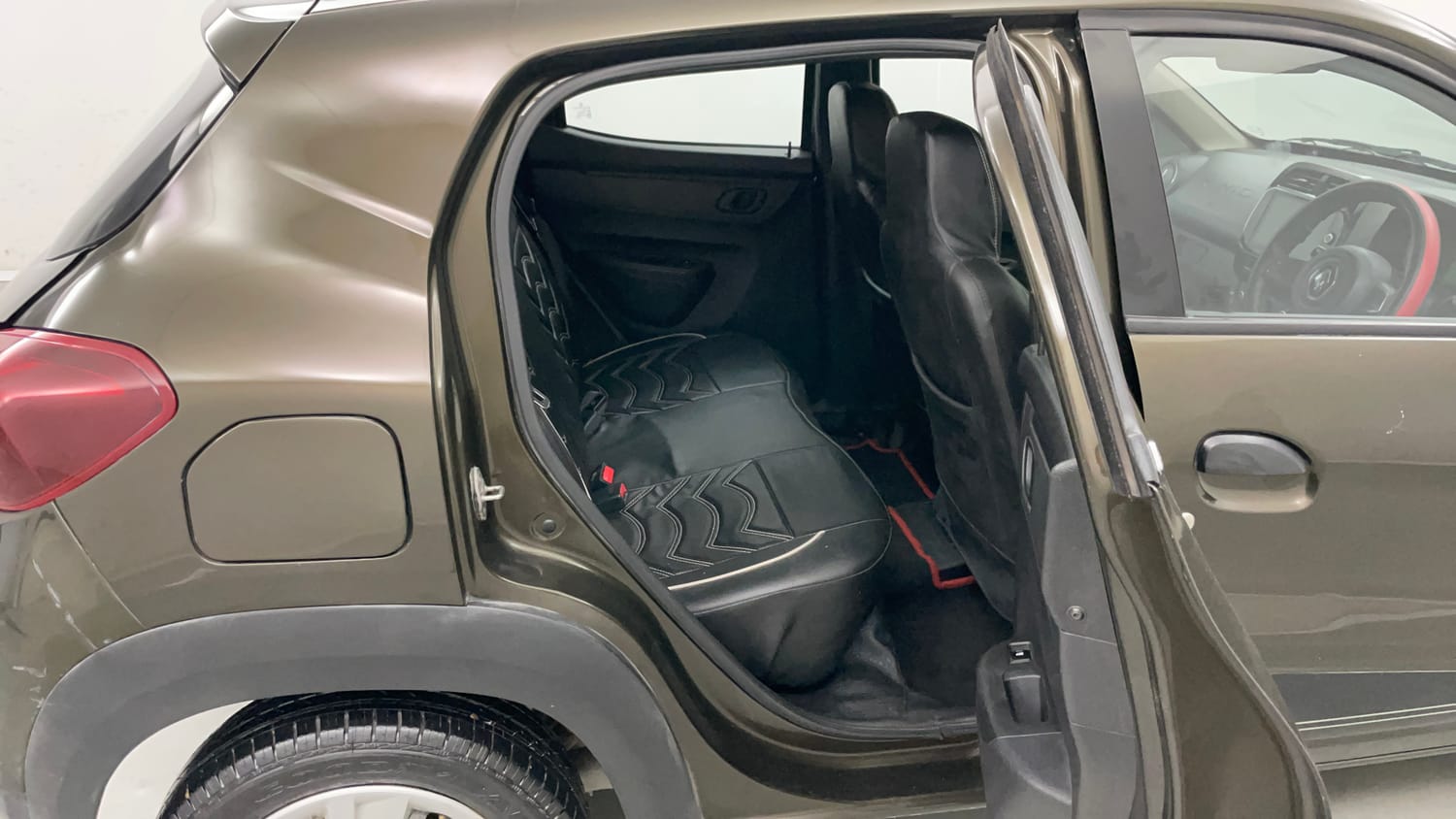 Used 2021 Renault Kwid RXT 1.0 AMT (O) Petrol Automatic interior RIGHT SIDE REAR DOOR CABIN VIEW