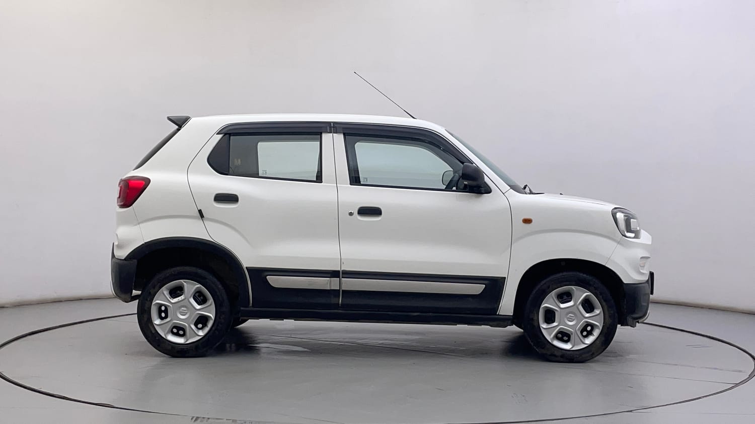 Used 2021 Maruti Suzuki S-Presso VXi AMT Petrol Automatic exterior RIGHT SIDE VIEW