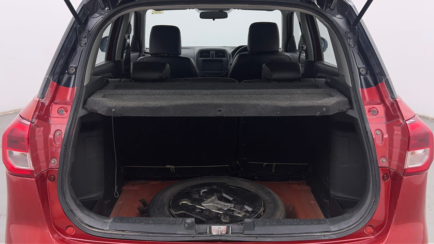 Used 2016 Maruti Suzuki Vitara Brezza [2016-2020] ZDi Plus Diesel Manual interior DICKY INSIDE VIEW