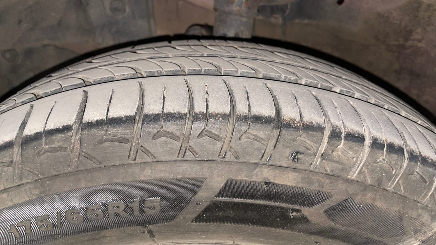 Used 2018 Honda Amaze 1.2 VX MT Petrol Petrol Manual tyres LEFT FRONT TYRE TREAD VIEW