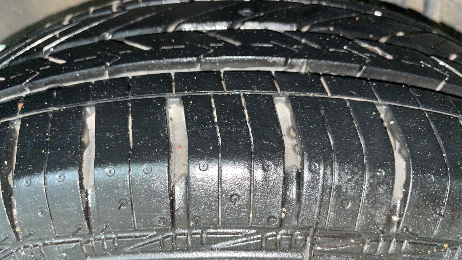 Used 2021 Renault Kwid RXT 1.0 AMT (O) Petrol Automatic tyres RIGHT REAR TYRE TREAD VIEW