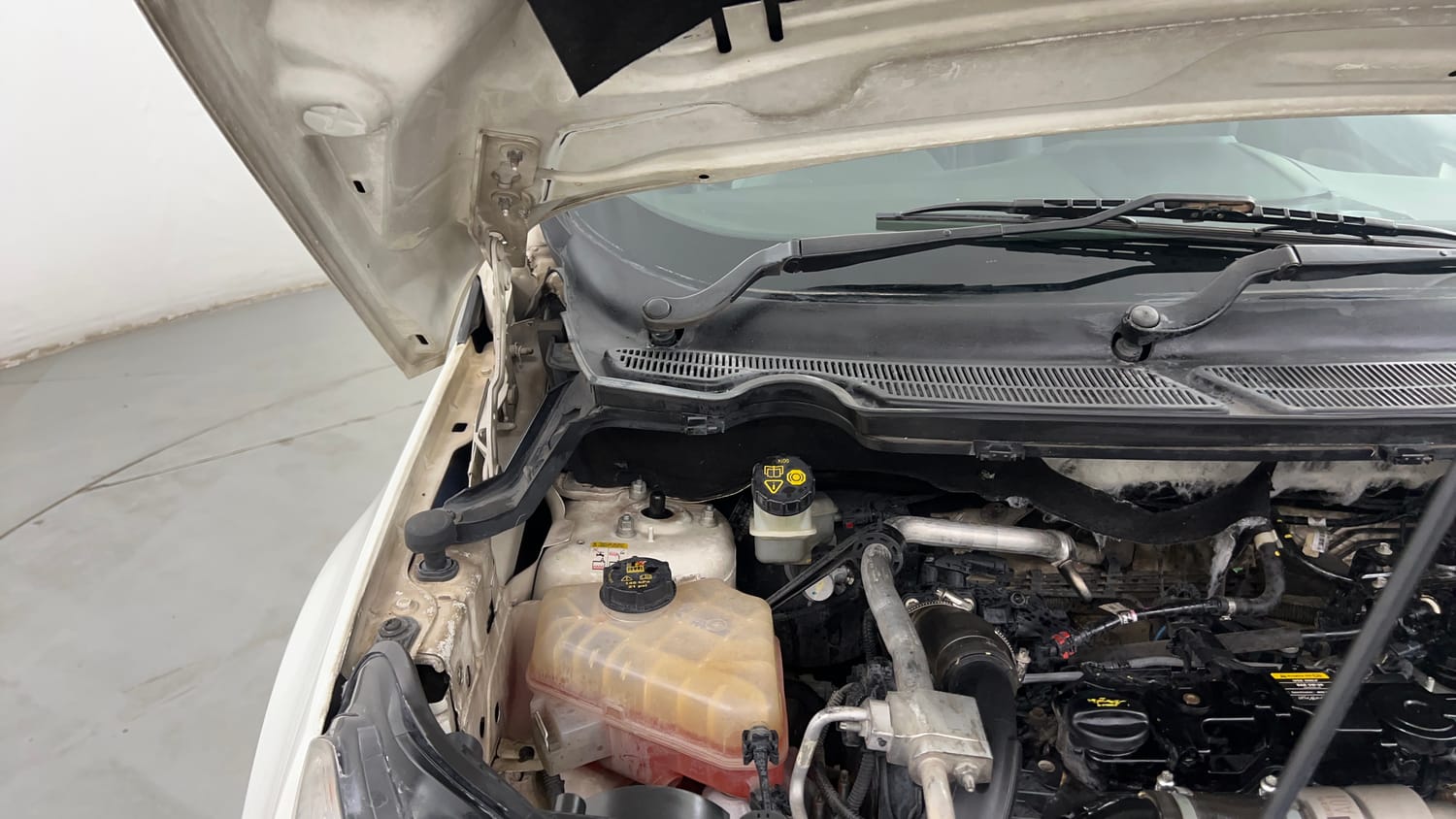 Used 2015 Ford EcoSport Trend 1.5 TDCi Diesel Manual engine ENGINE RIGHT SIDE HINGE & APRON VIEW