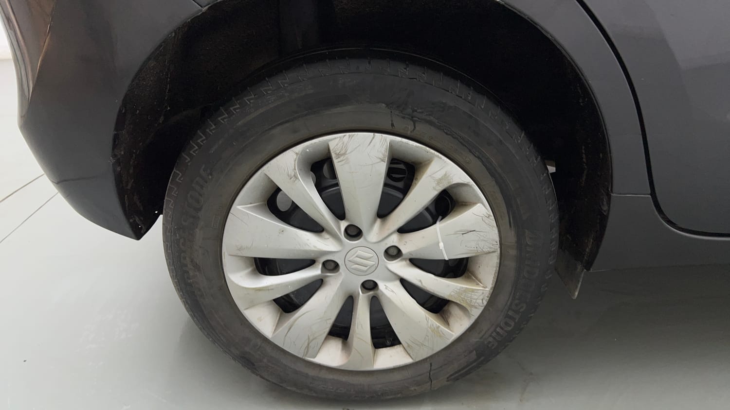 Used 2017 Maruti Suzuki Baleno Delta 1.2 Petrol Manual tyres RIGHT REAR TYRE RIM VIEW