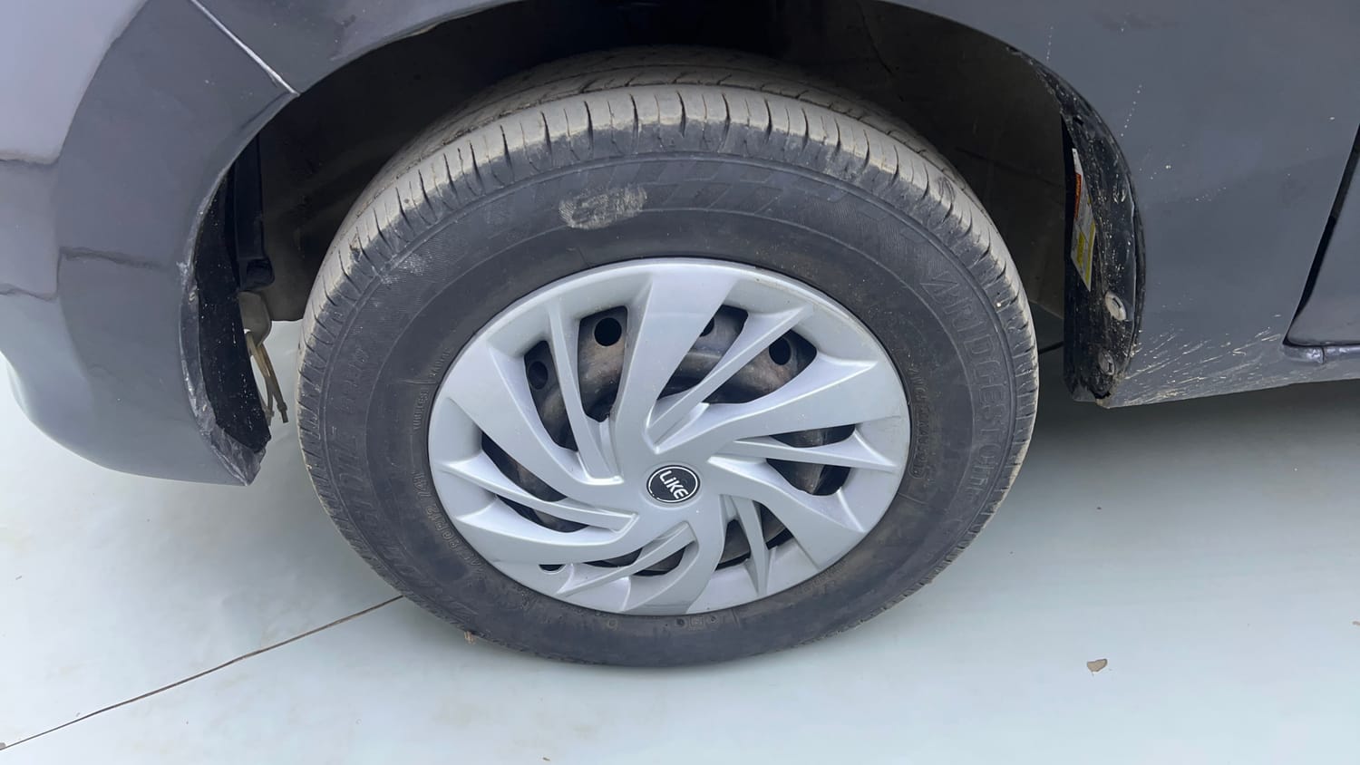 Used 2017 Maruti Suzuki Alto 800 LXi Petrol Manual tyres LEFT FRONT TYRE RIM VIEW