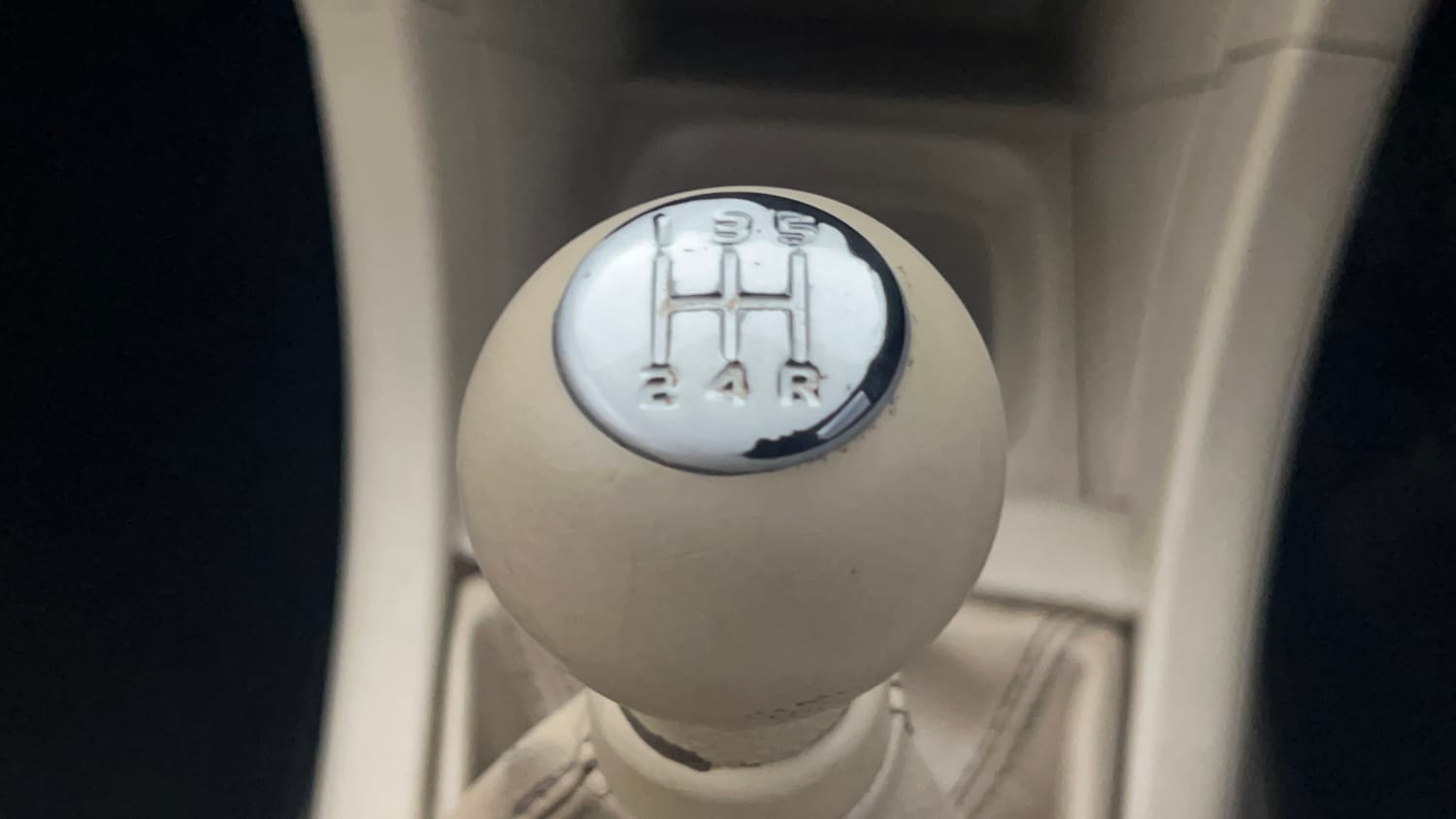 Used 2016 Maruti Suzuki Swift Dzire VXI Petrol Manual interior GEAR  KNOB VIEW