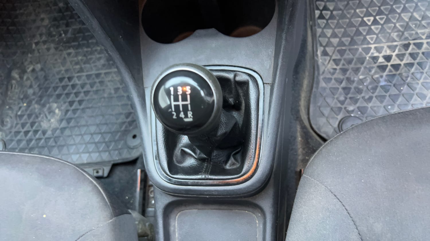 Used 2021 Volkswagen Polo Trendline 1.0L MPI Petrol Manual interior GEAR  KNOB VIEW