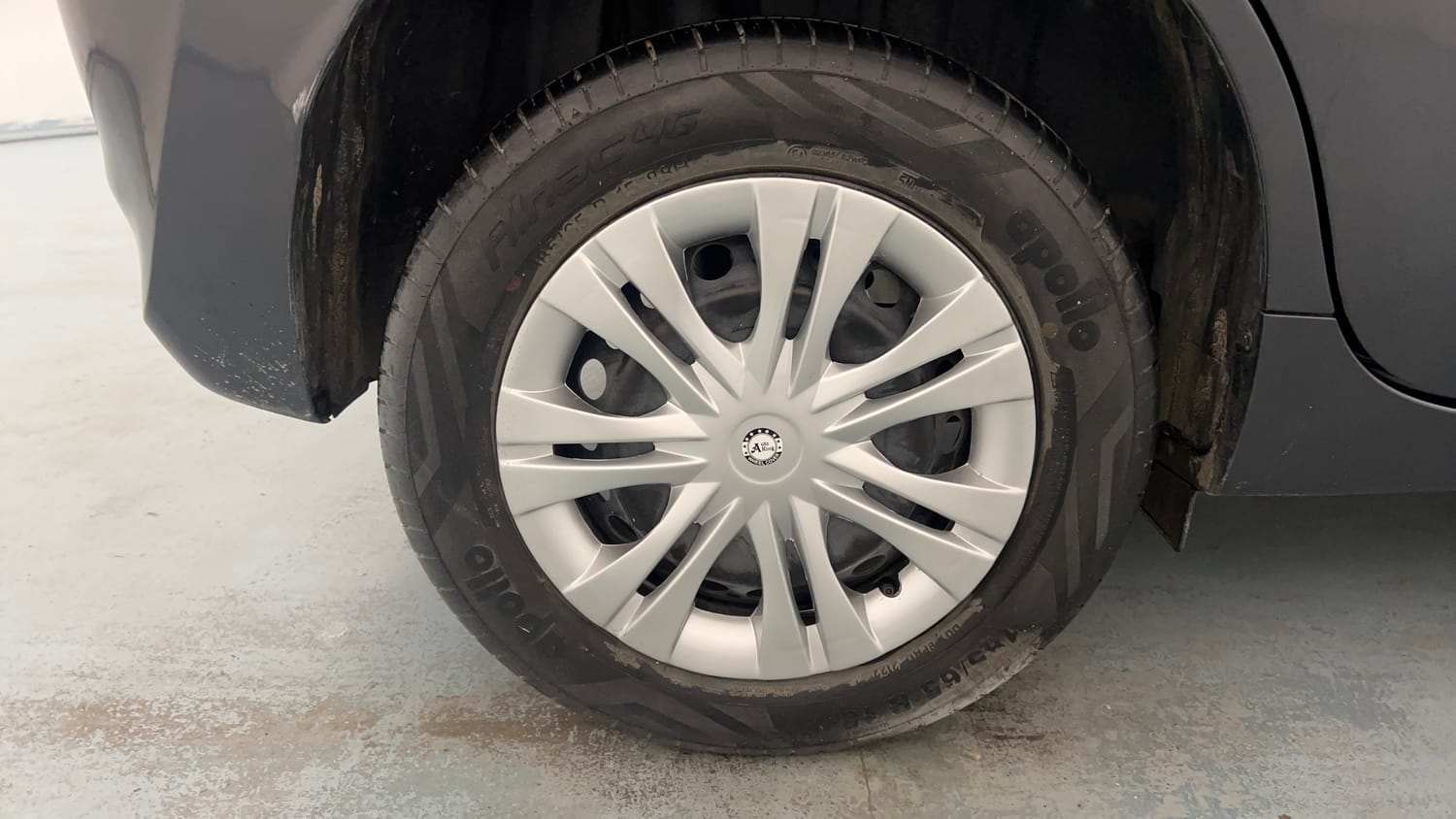 Used 2022 Maruti Suzuki Baleno Delta MT Petrol Manual tyres RIGHT REAR TYRE RIM VIEW