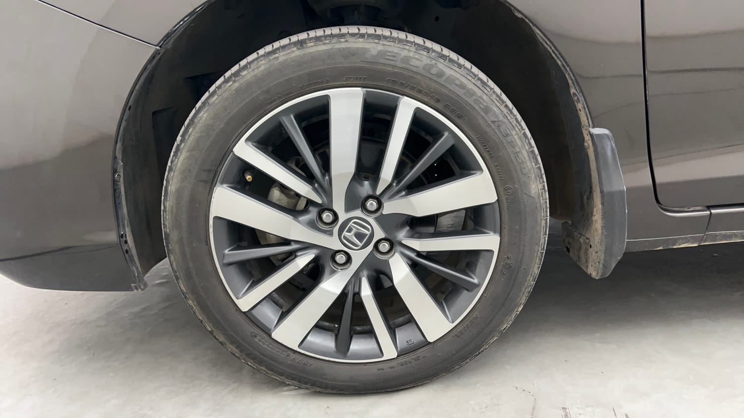 Used 2022 Honda City VX Petrol Petrol Manual tyres LEFT FRONT TYRE RIM VIEW