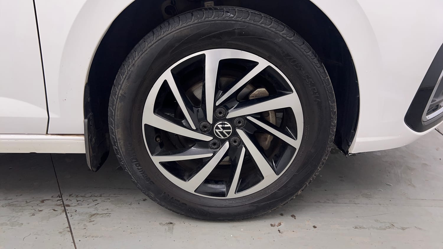 Used 2024 Volkswagen Virtus Topline 1.0 TSI AT Petrol Automatic tyres RIGHT FRONT TYRE RIM VIEW
