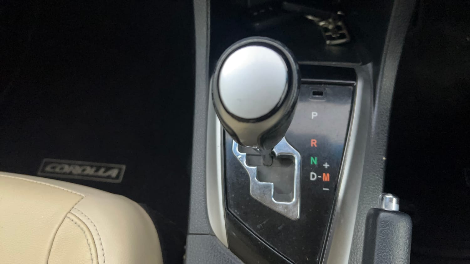 Used 2017 Toyota Corolla Altis VL CVT Petrol Petrol Automatic interior GEAR  KNOB VIEW