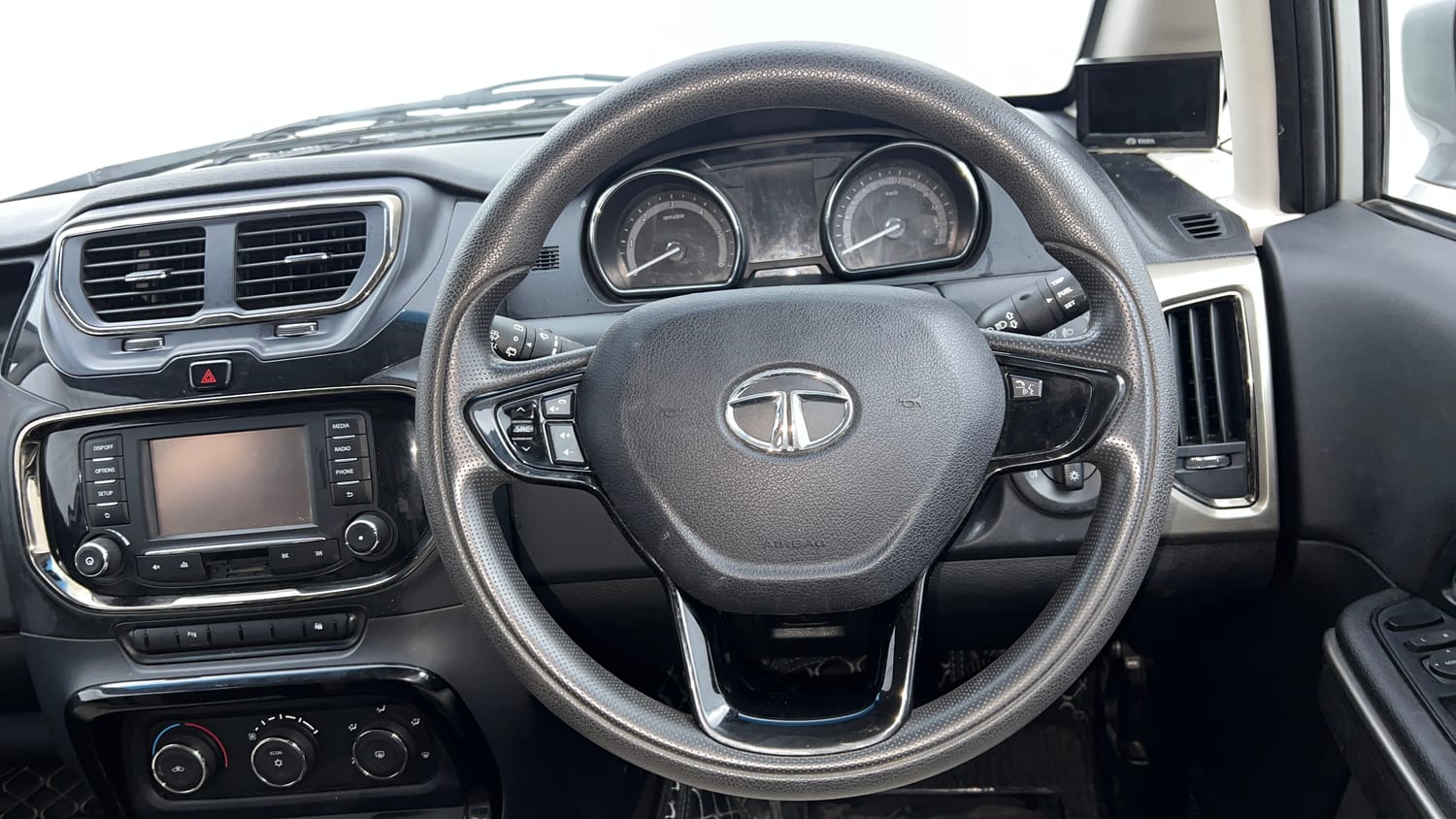 Used 2017 Tata Hexa XM 4x2 7 STR Diesel Manual interior STEERING VIEW