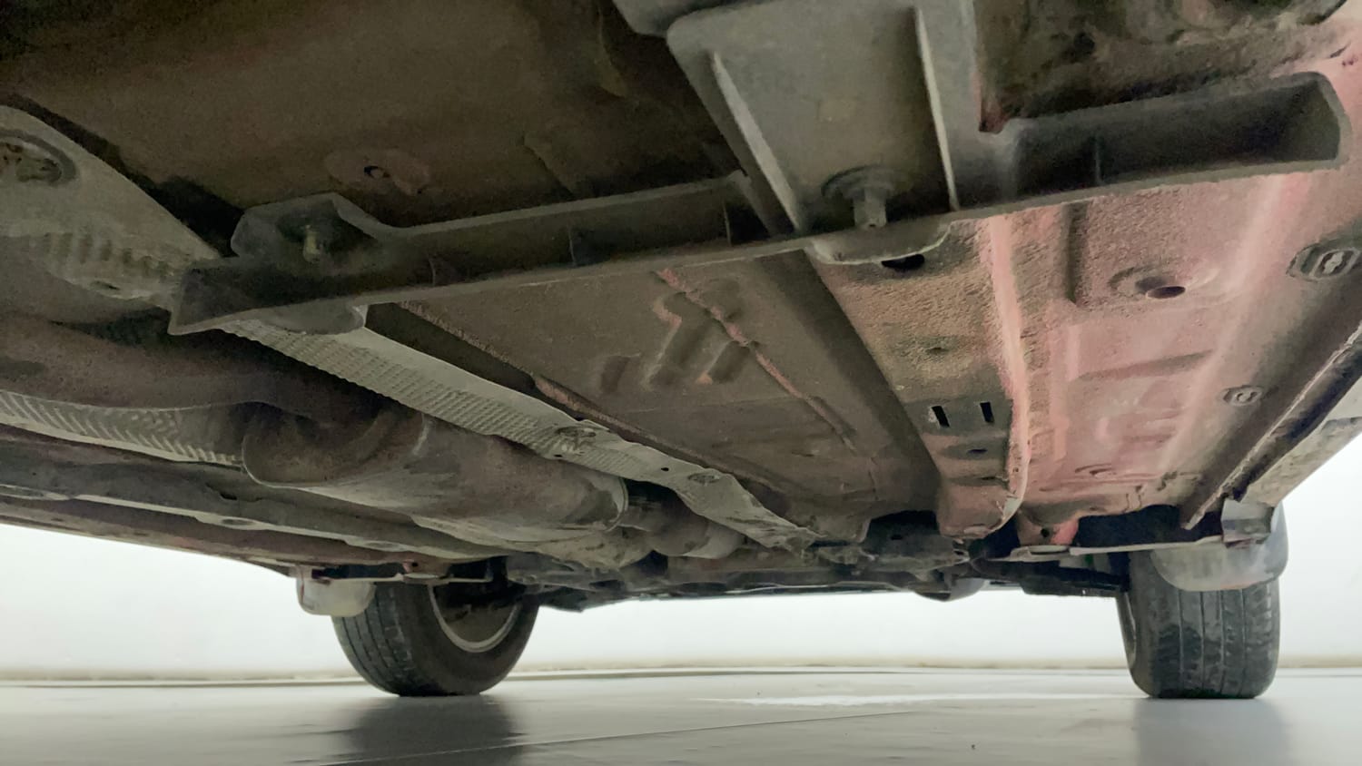 Used 2023 Skoda Kushaq Ambition 1.0L TSI MT Petrol Manual extra REAR RIGHT UNDERBODY VIEW