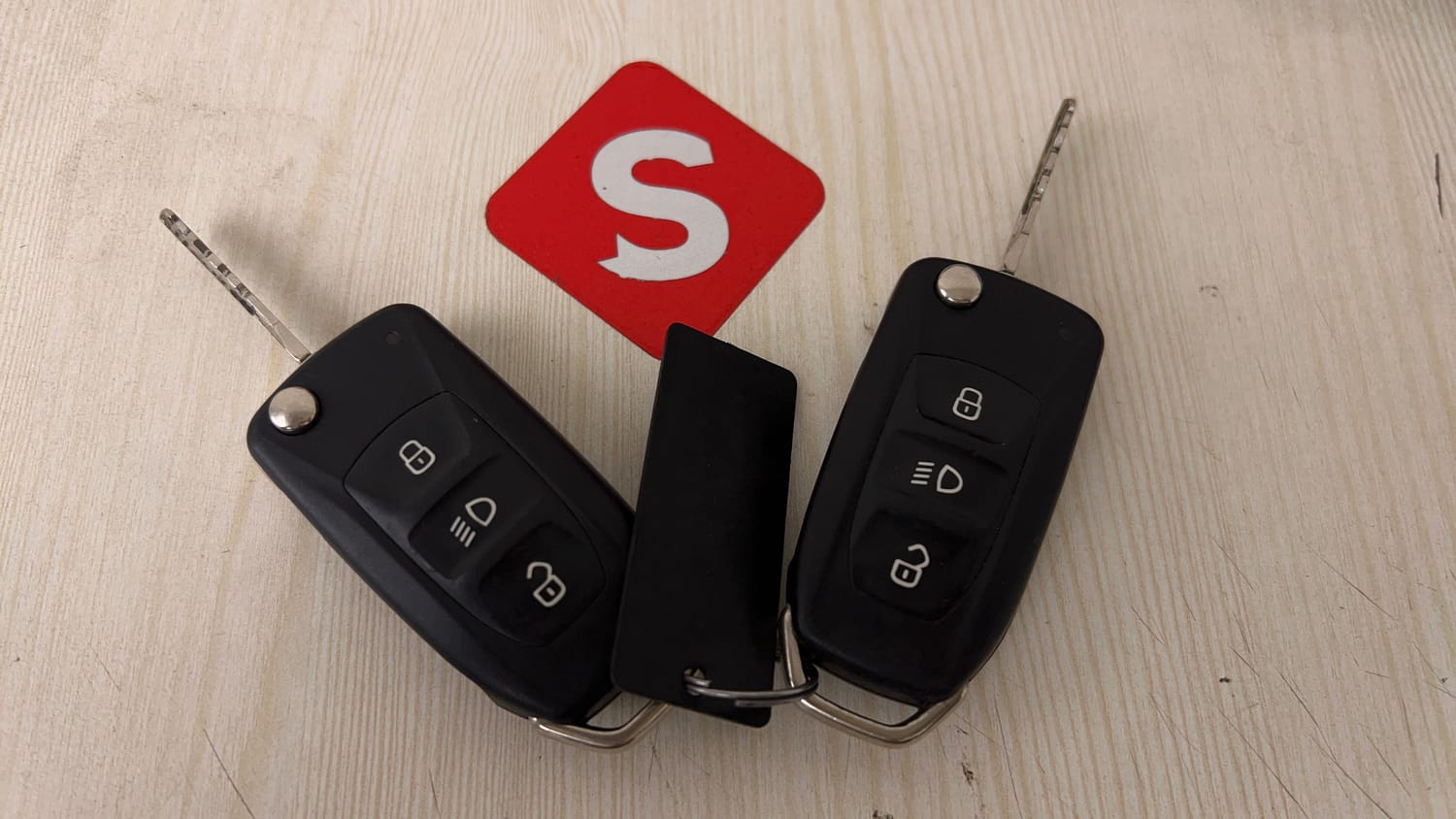 Used 2017 Tata Hexa XM 4x2 7 STR Diesel Manual extra CAR KEY VIEW