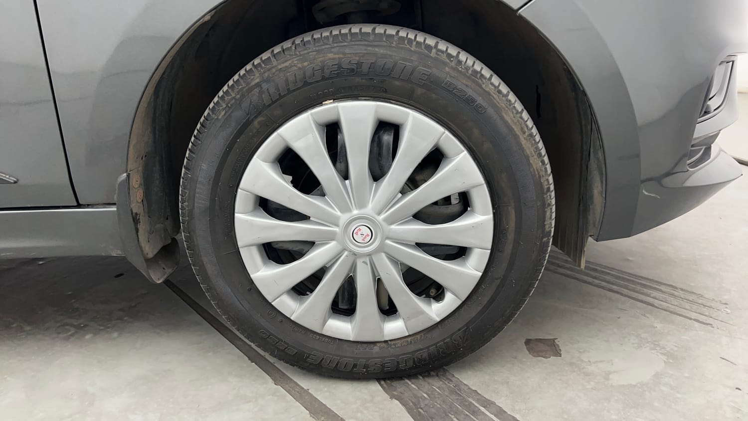 Used 2024 Tata Tiago XT Petrol Manual tyres RIGHT FRONT TYRE RIM VIEW