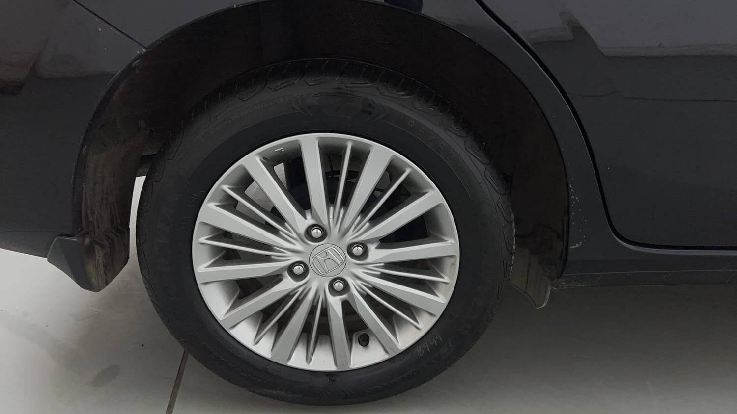 Used 2025 Honda Amaze VX 1.2 Petrol CVT Petrol Automatic tyres RIGHT REAR TYRE RIM VIEW