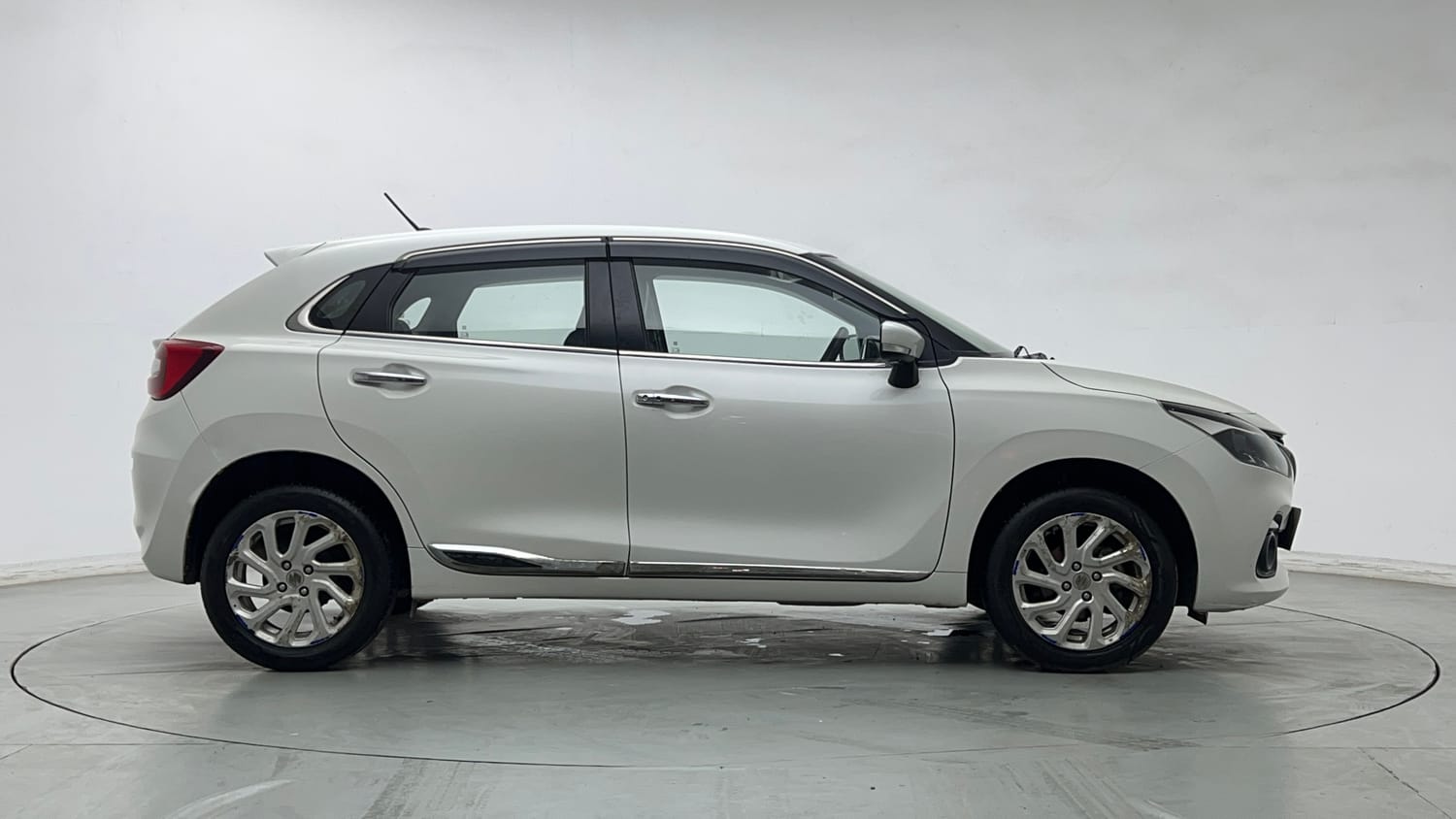 Used 2025 Maruti Suzuki Baleno Zeta MT Petrol Manual exterior RIGHT SIDE VIEW