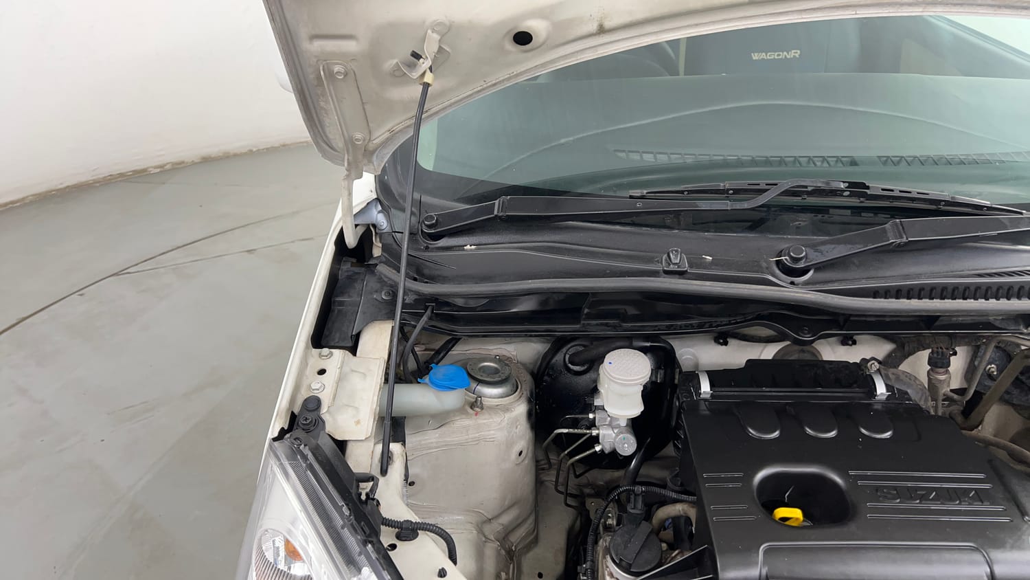 Used 2017 Maruti Suzuki Wagon R 1.0 VXI AMT Petrol Automatic engine ENGINE RIGHT SIDE HINGE & APRON VIEW