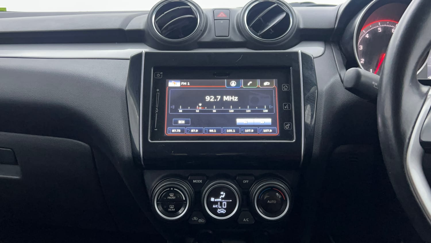 Used 2019 Maruti Suzuki Swift ZXi Plus Petrol Manual interior MUSIC SYSTEM & AC CONTROL VIEW
